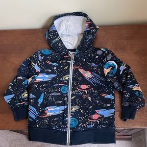 Print faux shearling lined hoodie.